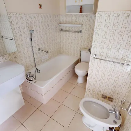 Apartment Agreable 3p A Avec Balcon, Parking Prive Et Proche Plages - Fr-1-196-347